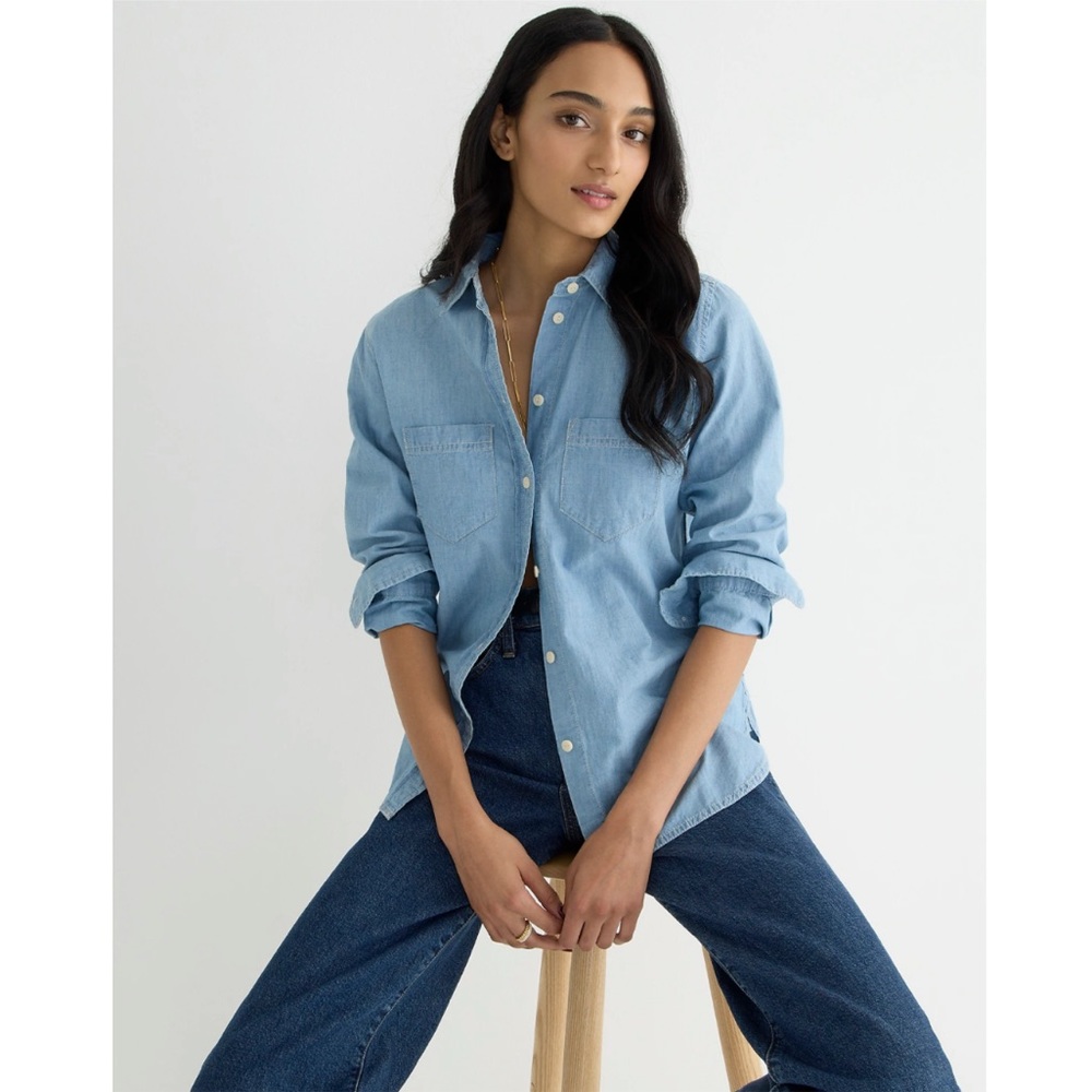 Classic-fit chambray shirt